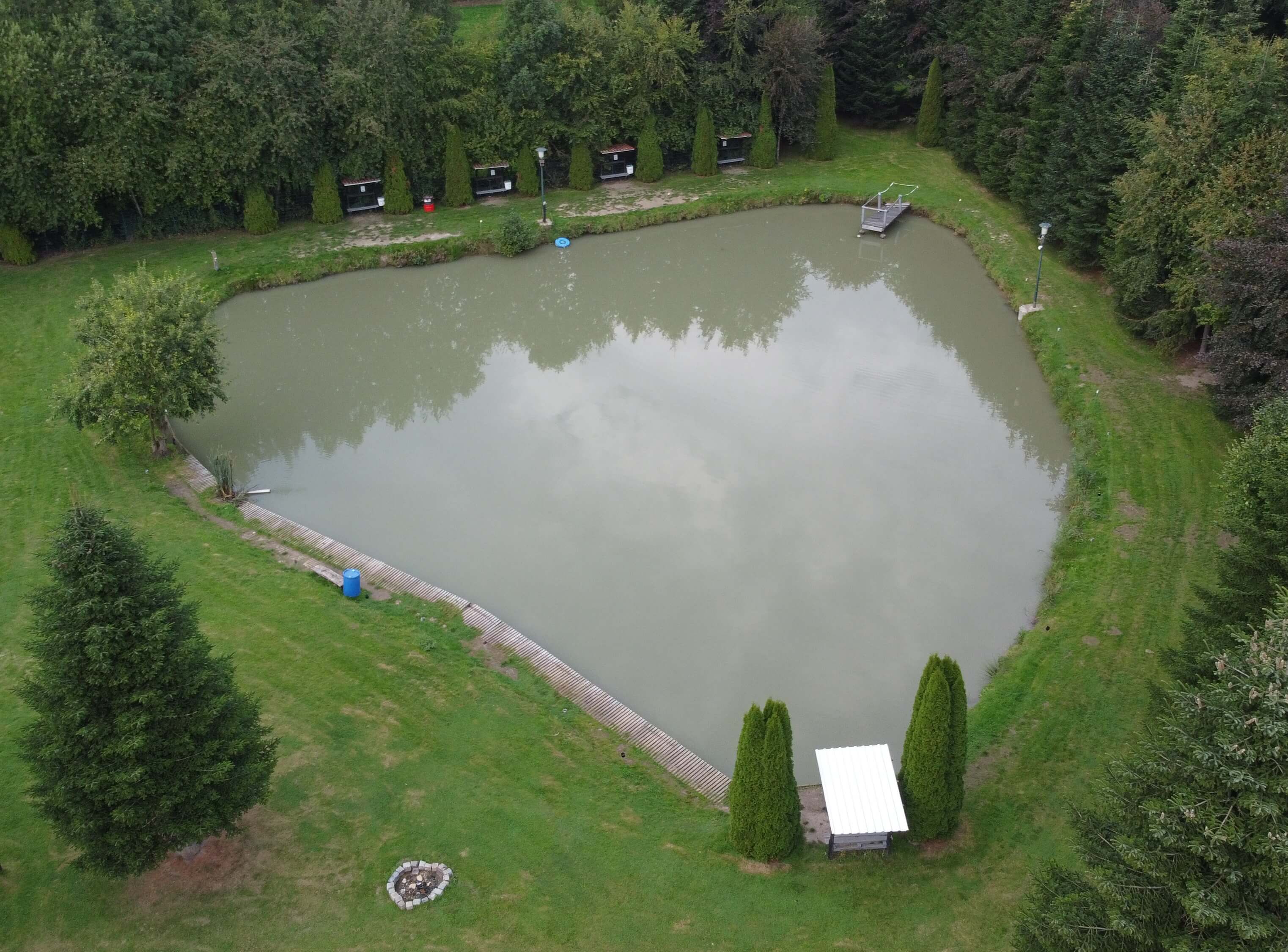 Blick auf den großen Forellenteich in Alfhausen